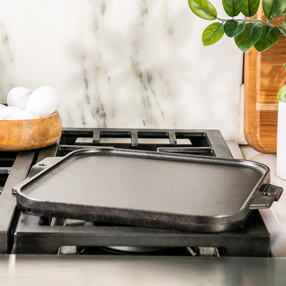 Lodge 26.6 cm Seasoned Cast Iron Reversible Grill/Griddle (LSRG3)