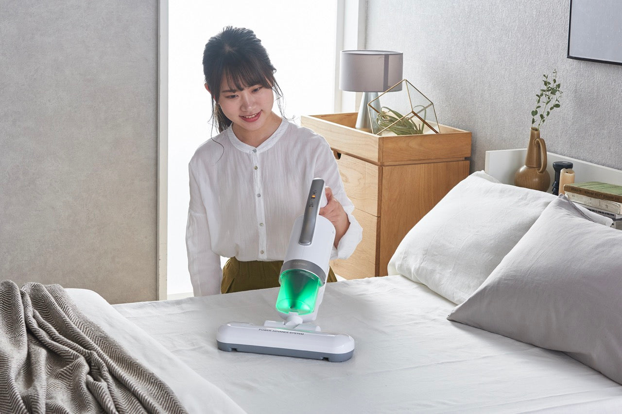 Iris Ohyama Dust Mite Mattress and Sofa Vacuum Cleaner Gen 4, Silver, (IC-FAC4)