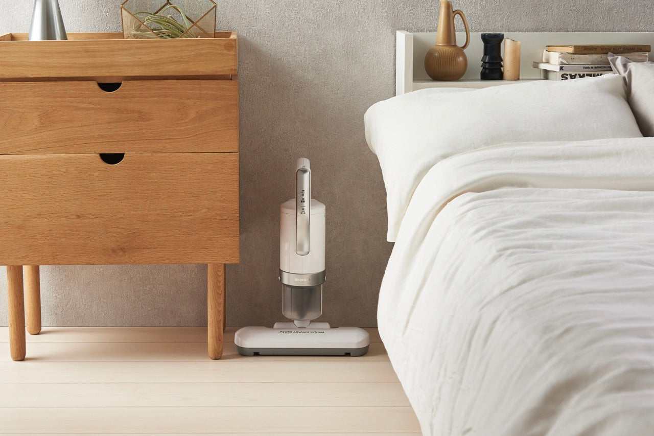 Iris Ohyama Dust Mite Mattress and Sofa Vacuum Cleaner Gen 4, Silver, (IC-FAC4)