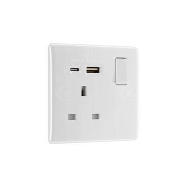 British General BG Moulded Single Gang Switched 13A Power Socket With 18W USB-C+A (821UAC18)