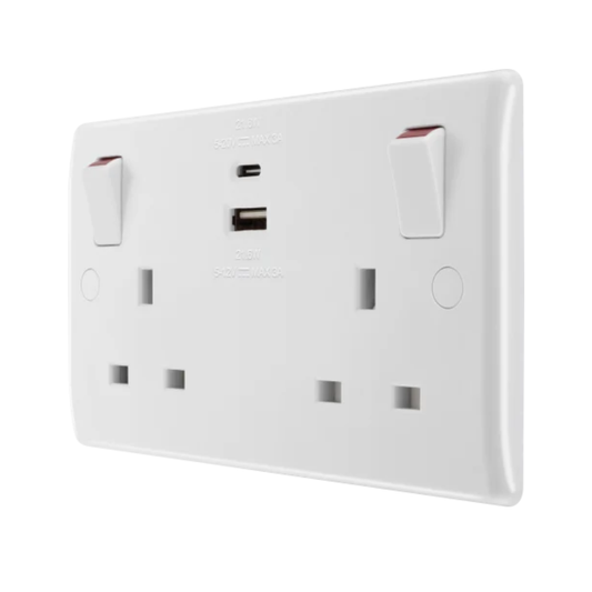 British General BG White Moulded 2 Gangs Sockets With 22W Output USB A & C (822UAC22)