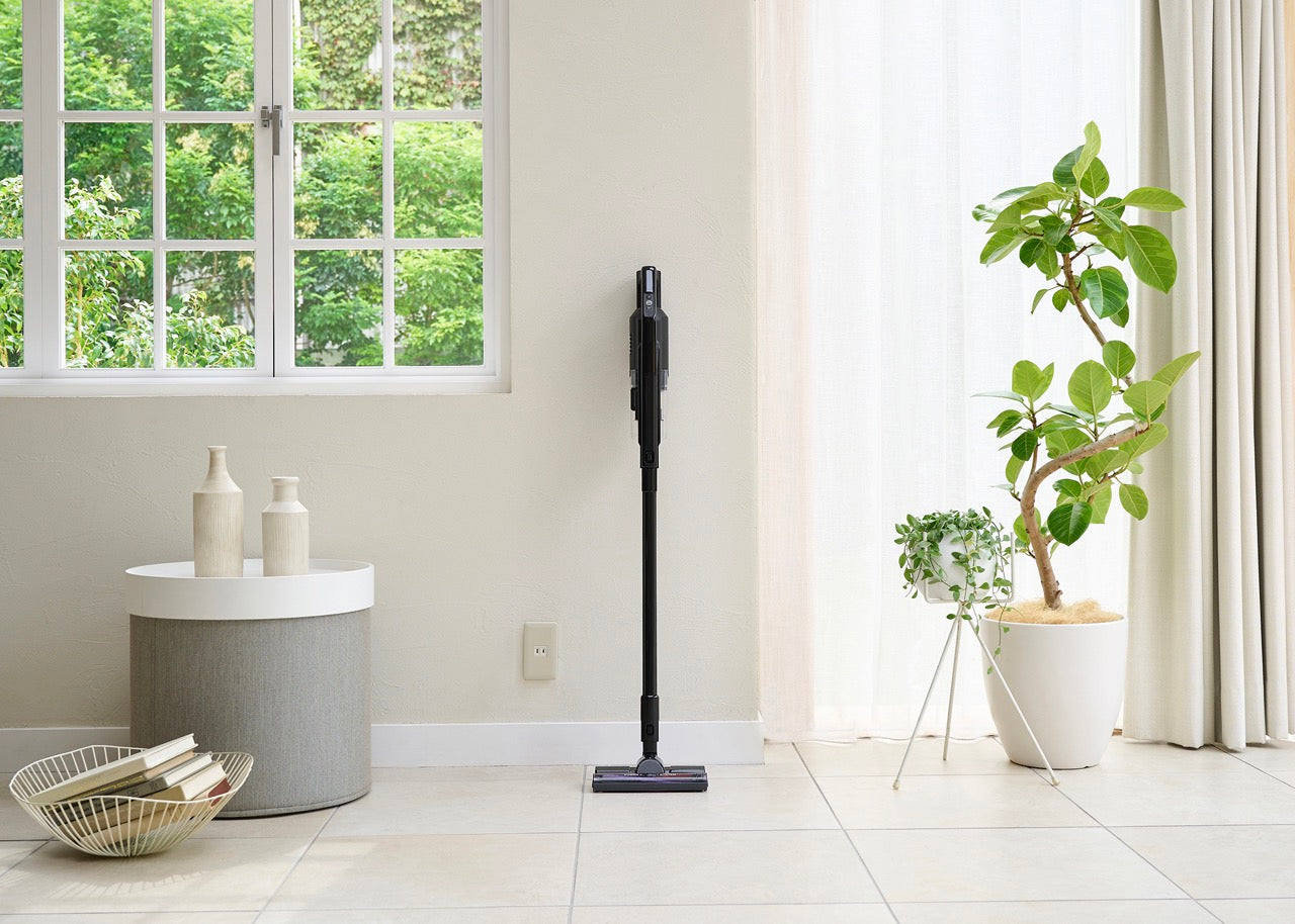 Iris Ohyama Rechargeable Cyclone Cordless Stick Bagless Vacuum Cleaner, Black (SCD-181P)