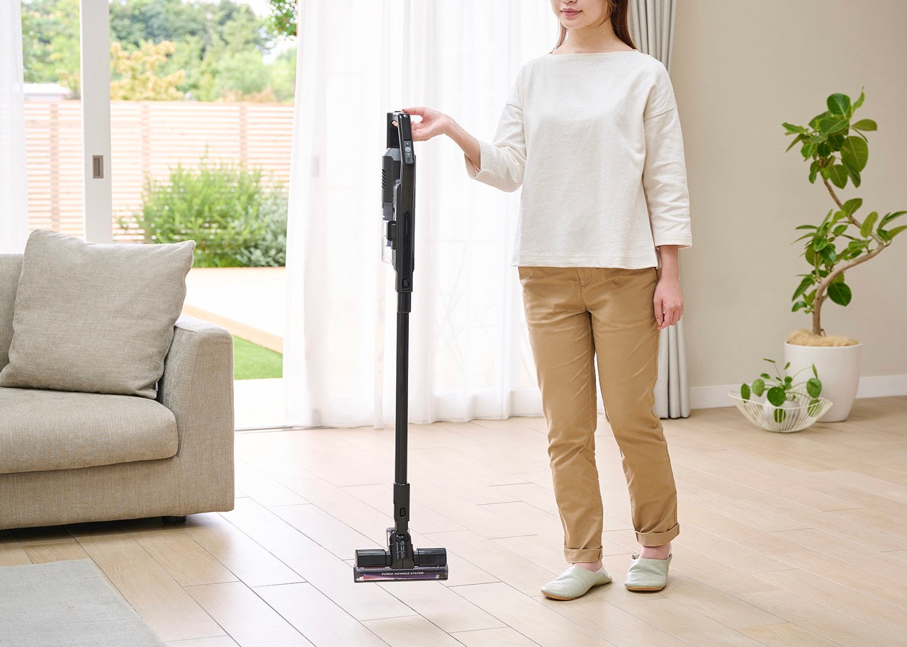 Iris Ohyama Rechargeable Cyclone Cordless Stick Bagless Vacuum Cleaner, Black (SCD-181P)