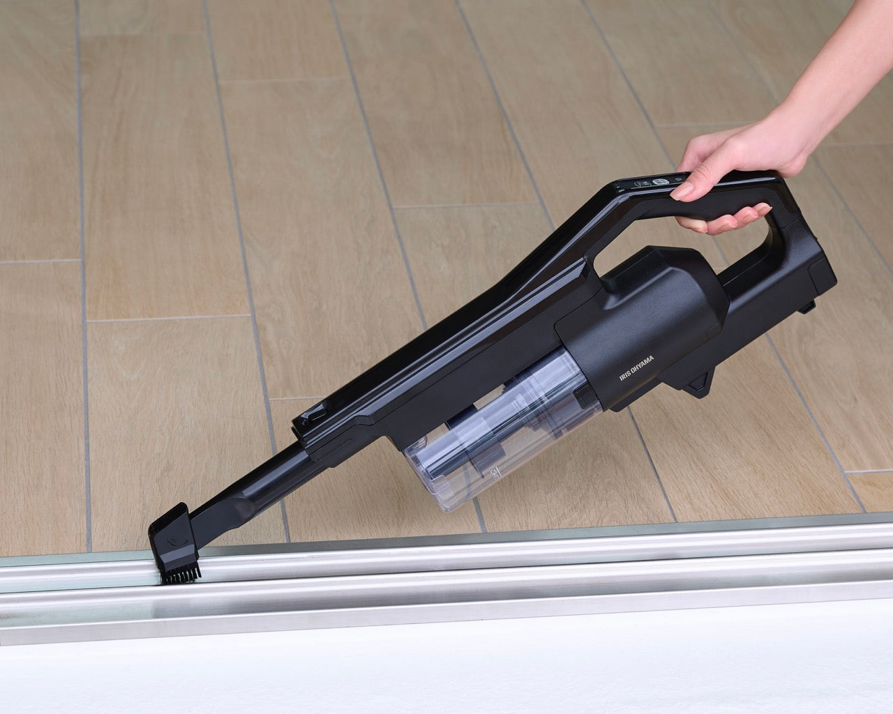 Iris Ohyama Rechargeable Cyclone Cordless Stick Bagless Vacuum Cleaner, Black (SCD-181P)