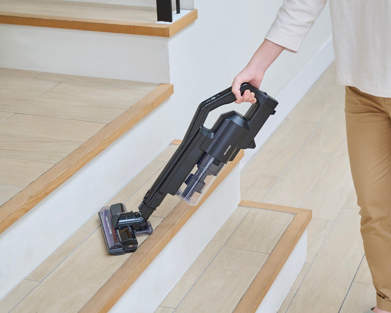 Iris Ohyama Rechargeable Cyclone Cordless Stick Bagless Vacuum Cleaner, Black (SCD-181P)