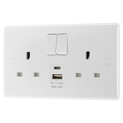British General BG Moulded Double Gang Switched 13A Power Socket With 12W USB-C+A (822UAC12)