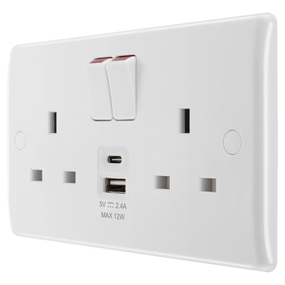 British General BG Moulded Double Gang Switched 13A Power Socket With 12W USB-C+A (822UAC12)
